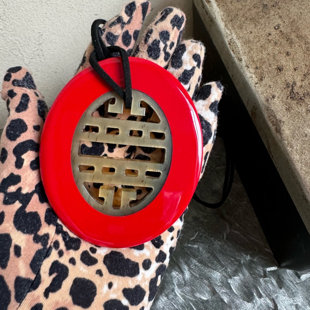 Hermès Style Carved Horn Oversized Necklace - Picture 5 of 9